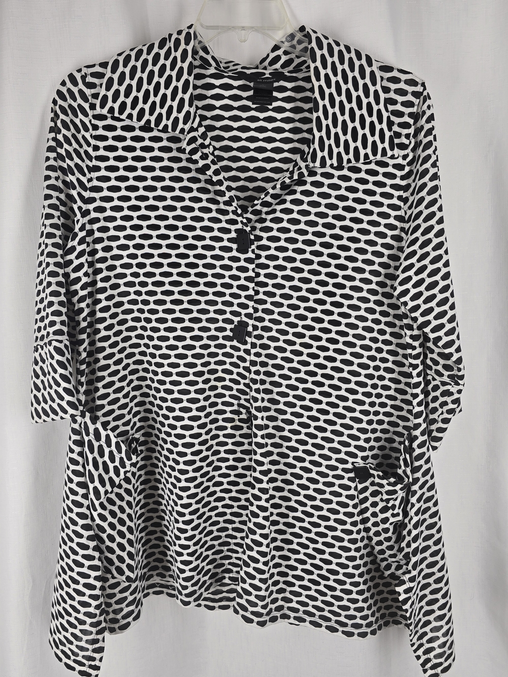 Ali Miles Black and White Geometric Button-Down Shirt